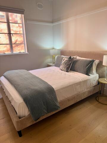 Robson’s Residence – Art Deco apartment gallery image 5