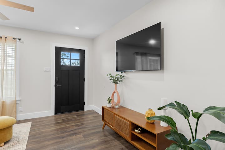 Holiday House - Georgetown, TX