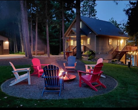 The Loon's Nest Cabin on Serene Lily Lake