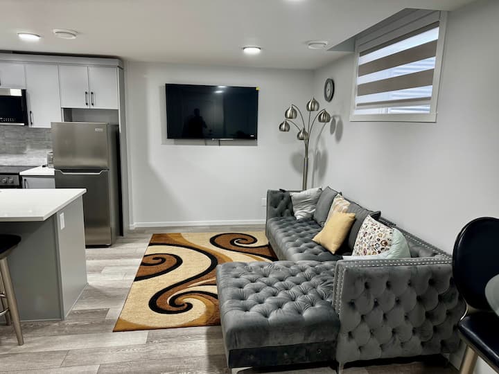 Sleek & Cozy 1-bedroom Basement - Edmonton