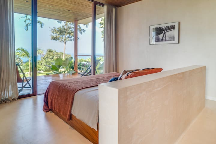 Super comfortable King bed, with private terrace that accesses the back yard. From bed you can admire the Pacific Ocean and hear its waves breaking.