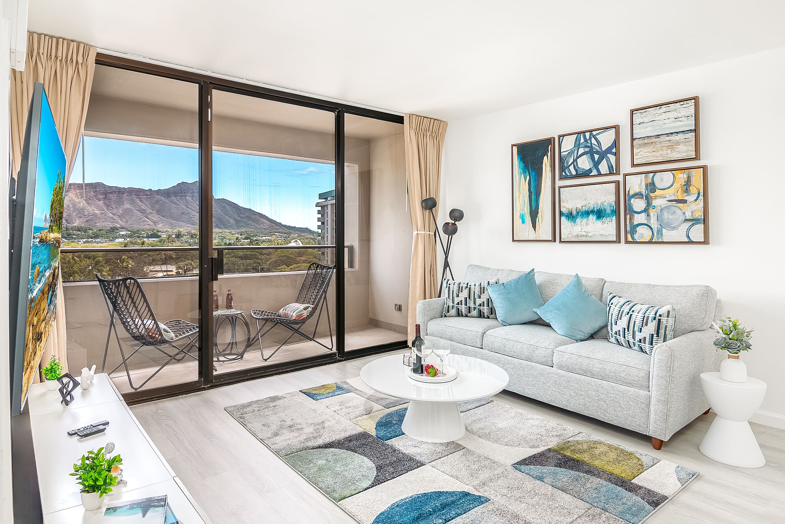Tropical condo w/ lanai & beach access - Image 8