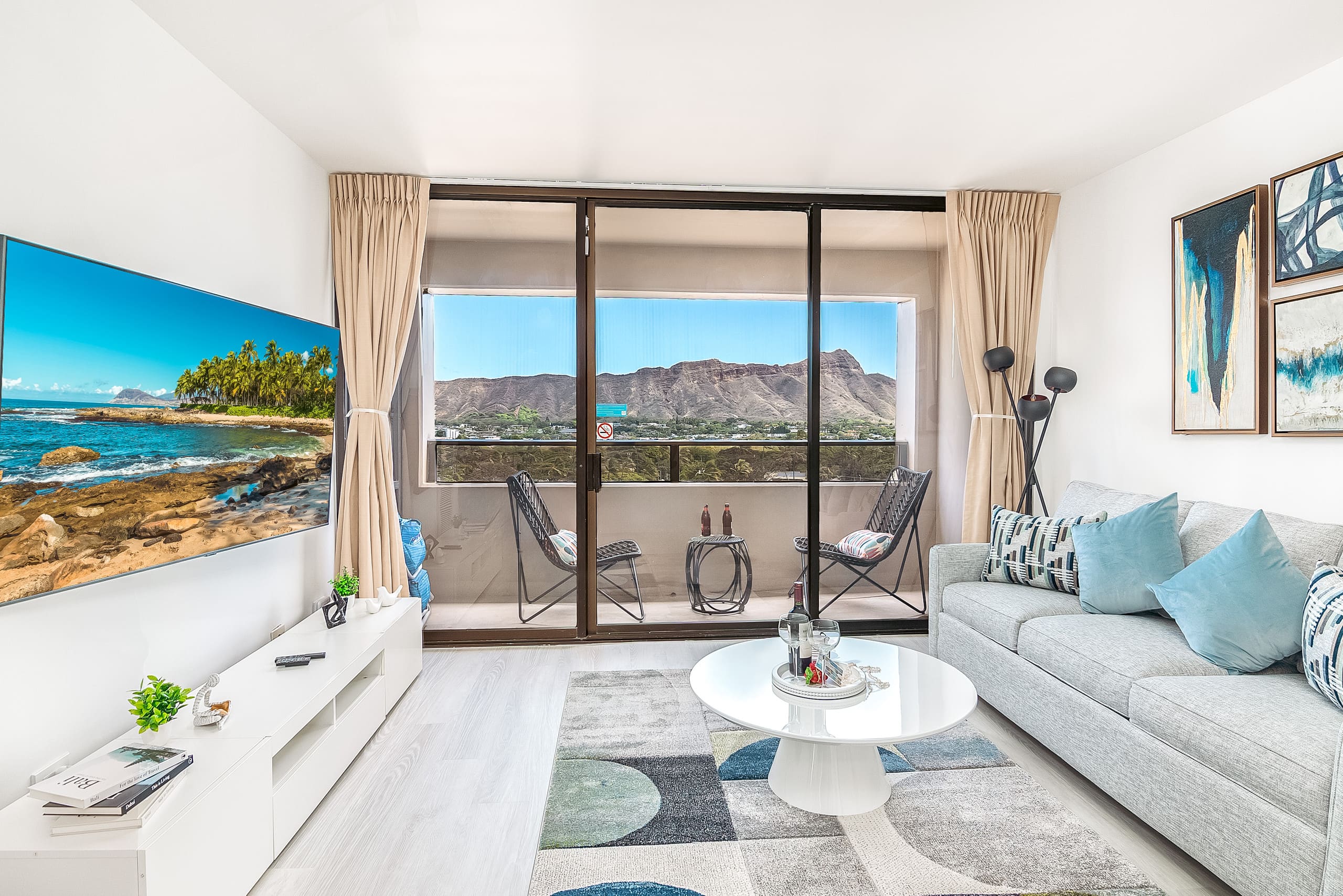 Tropical condo w/ lanai & beach access - Image 5