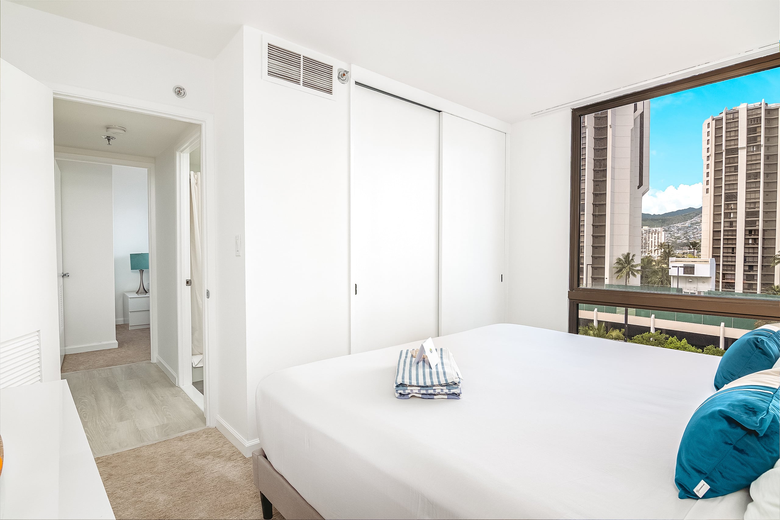 Tropical condo w/ lanai & beach access - Image 38