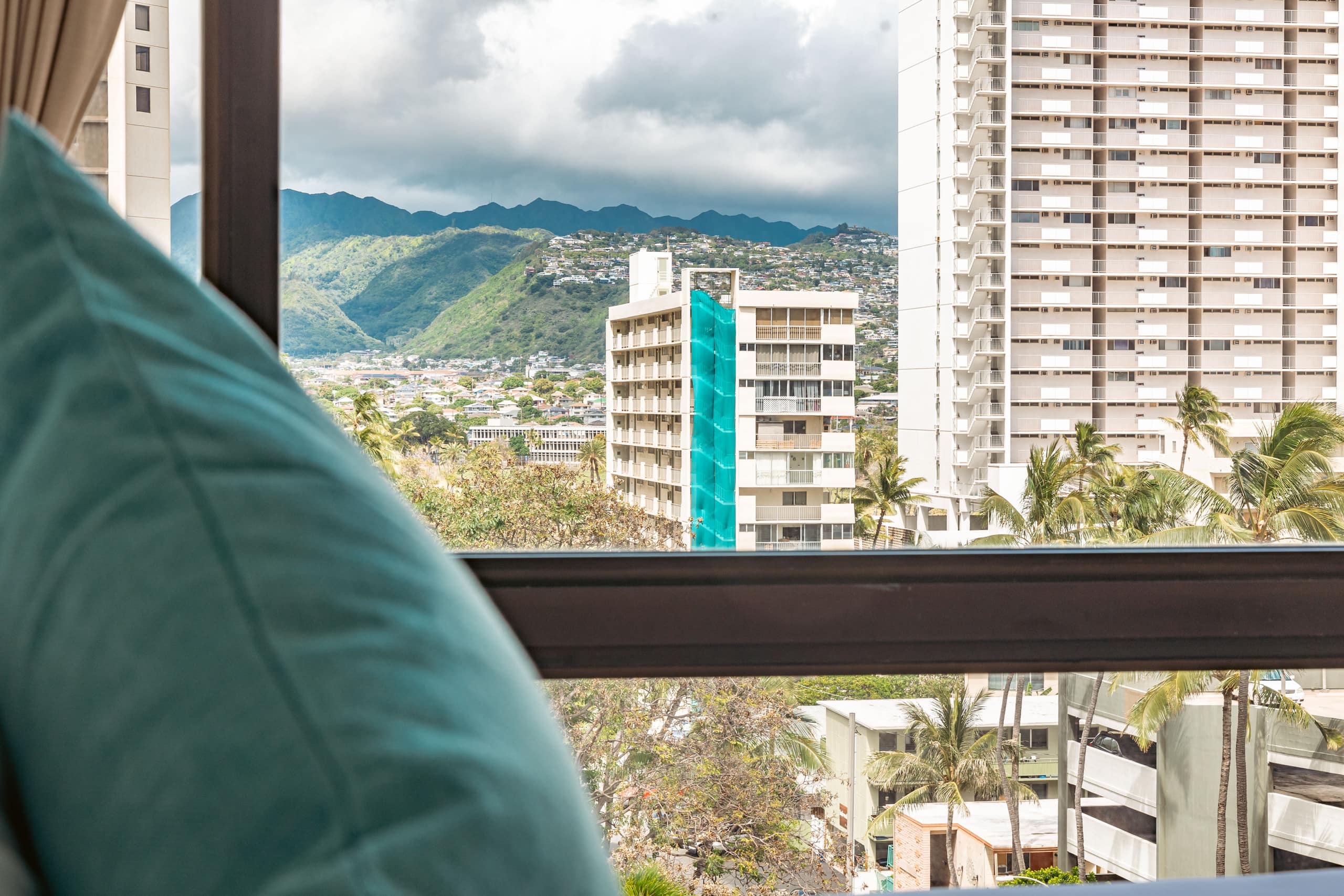 Tropical condo w/ lanai & beach access - Image 42