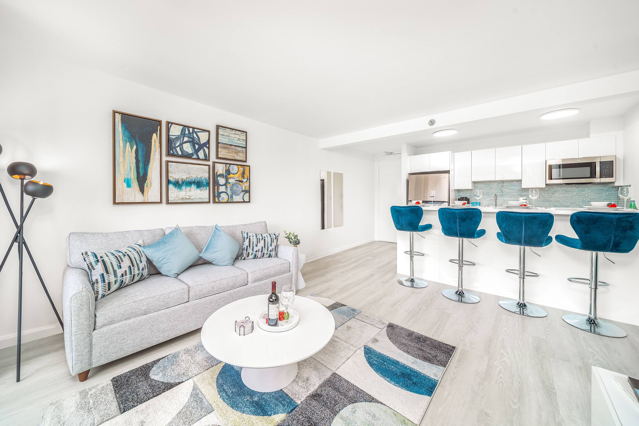 Tropical condo w/ lanai & beach access - Image 14