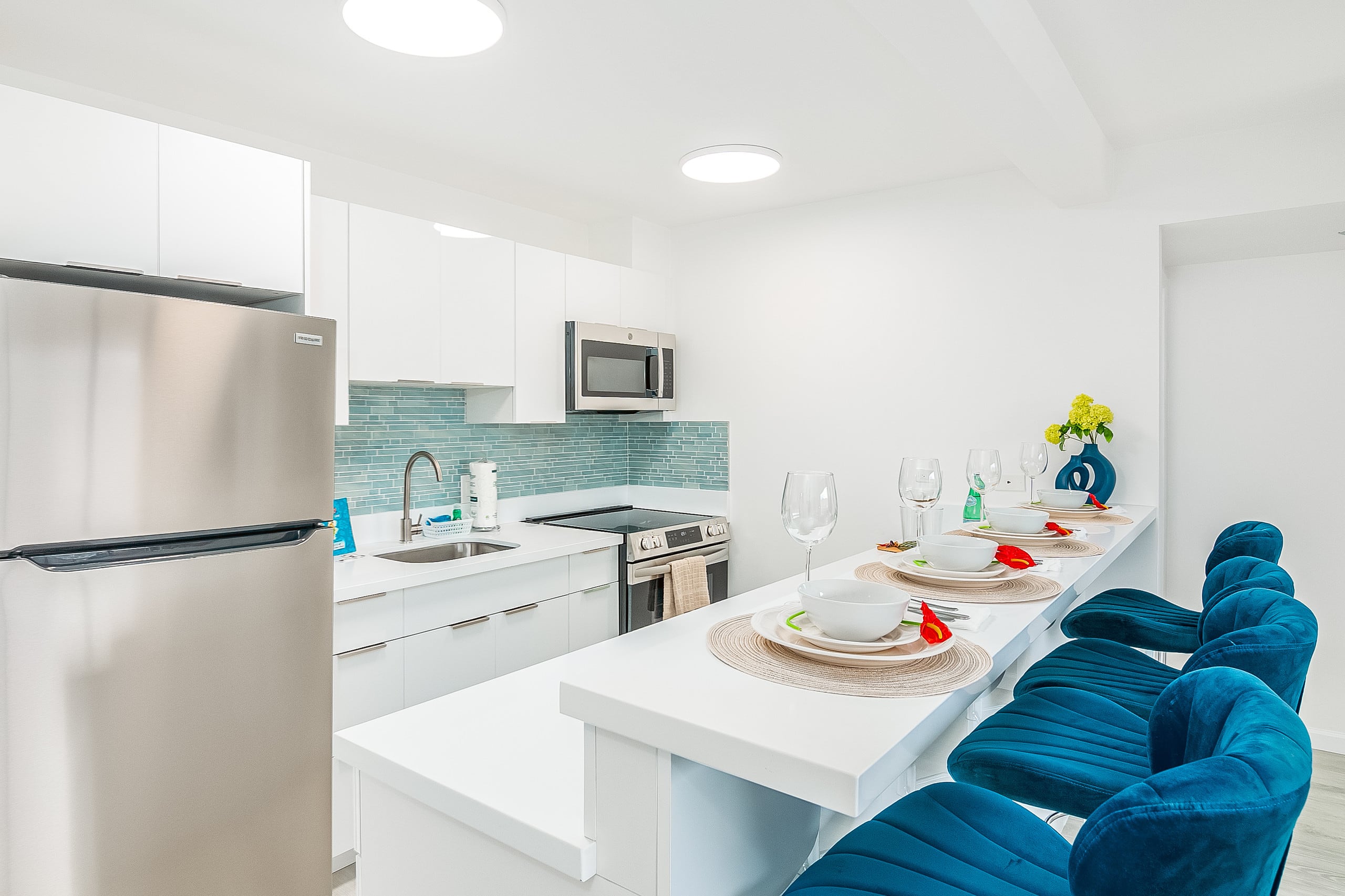 Tropical condo w/ lanai & beach access - Image 18