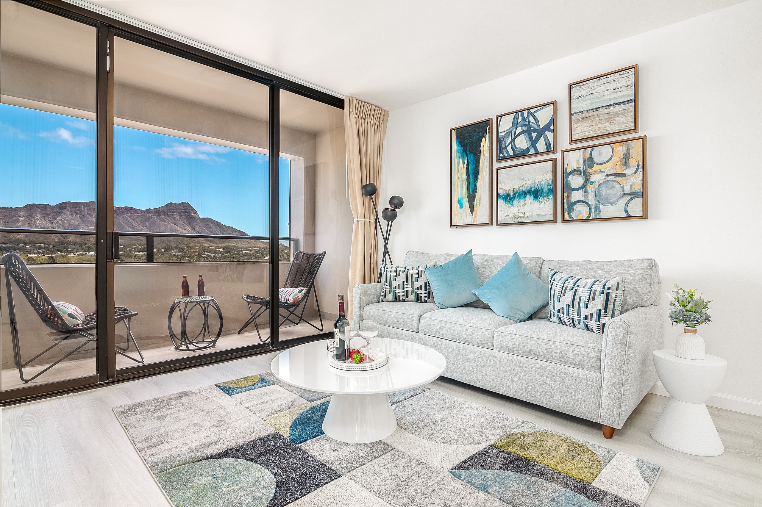 Tropical condo w/ lanai & beach access - Image 6