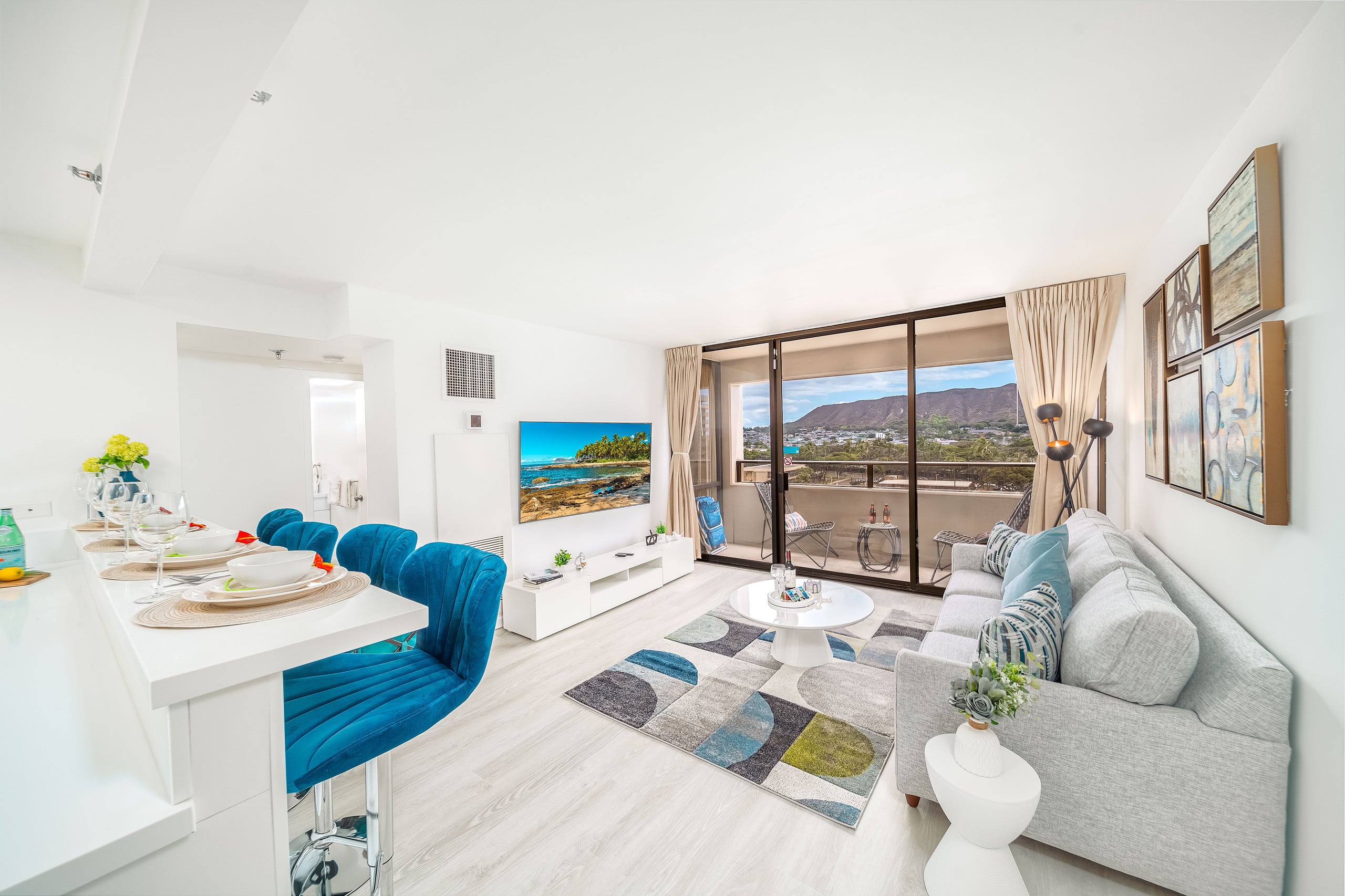 Tropical condo w/ lanai & beach access - Image 9