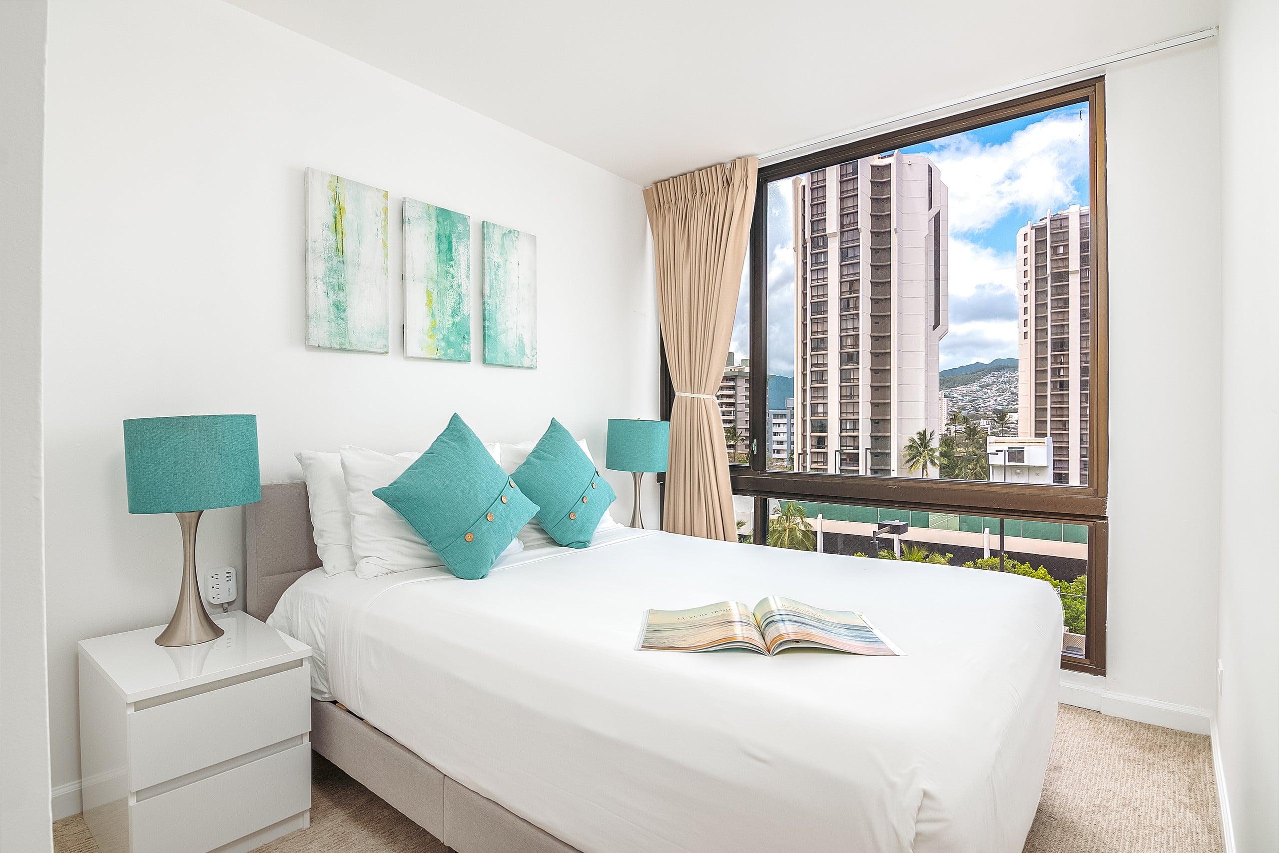 Tropical condo w/ lanai & beach access - Image 2