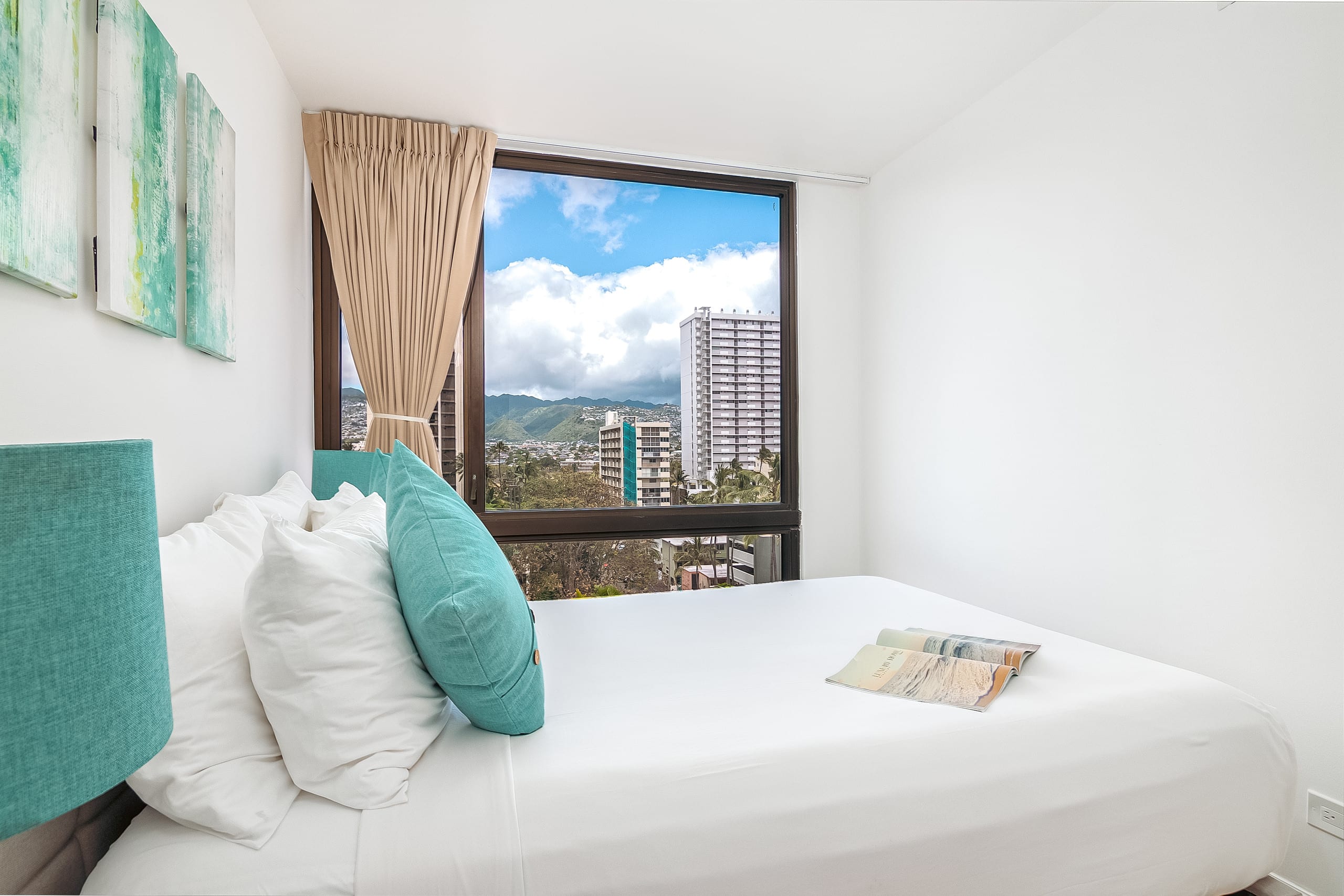 Tropical condo w/ lanai & beach access - Image 39