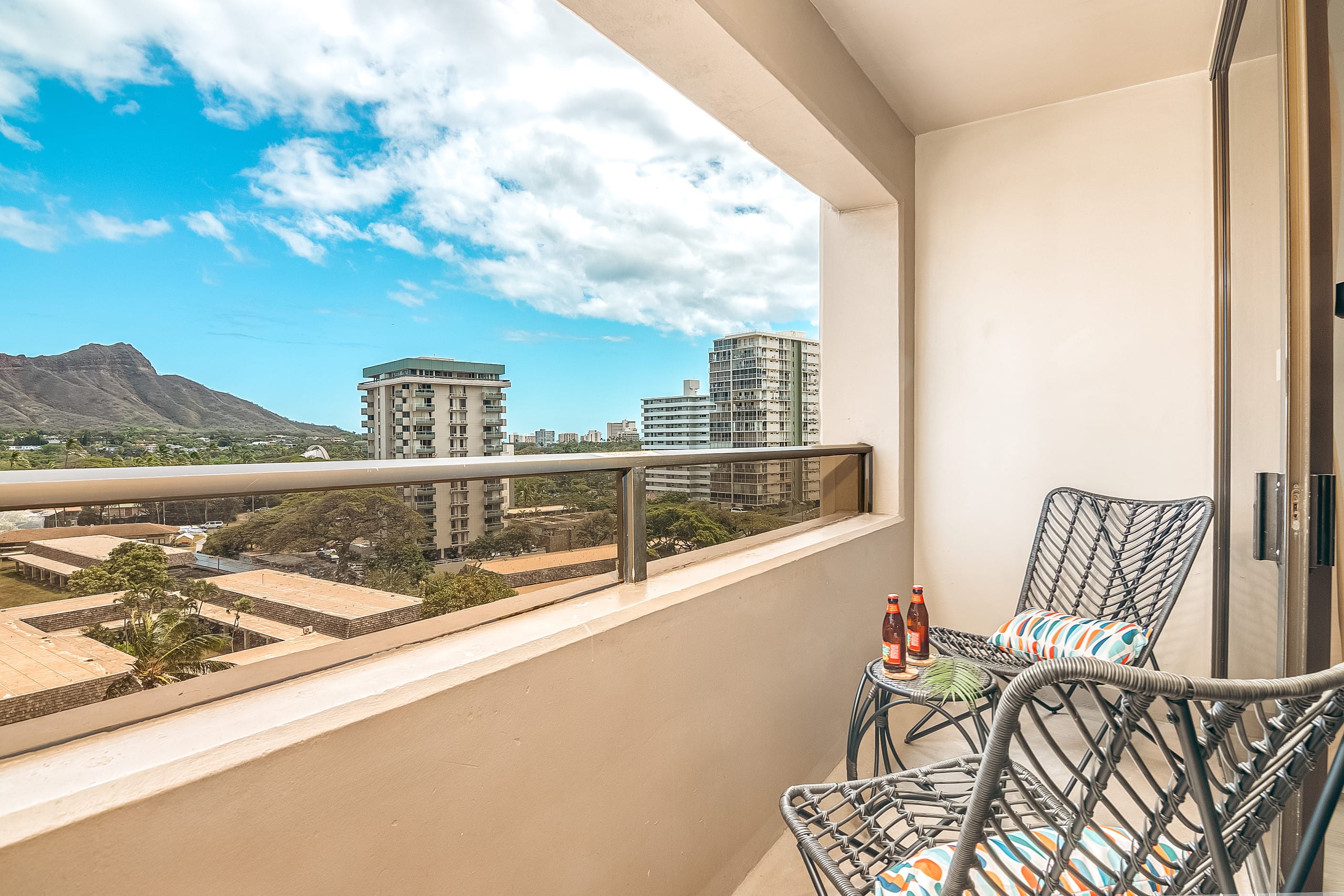 Tropical condo w/ lanai & beach access - Image 51