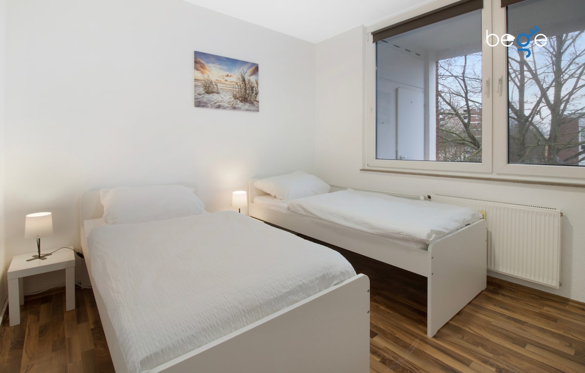 Spavaća soba 3 s dva odvojena kreveta, prostorom za sjedenje i pametnim televizorom