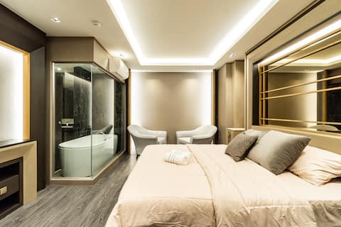 3BR Luxury Apartment | Walk to Night Bazaar