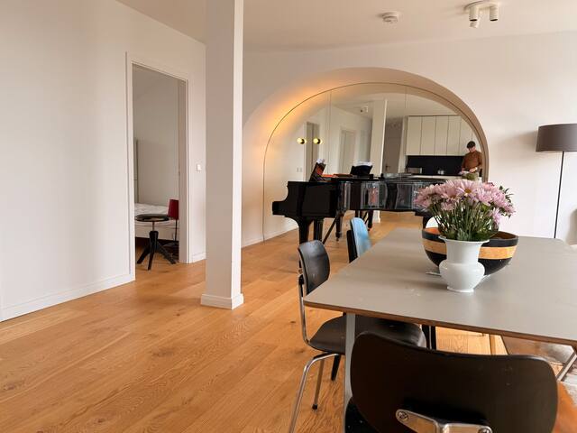 Penthouse with stunning view gallery image 5