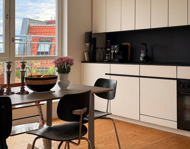 Penthouse with stunning view gallery image 2