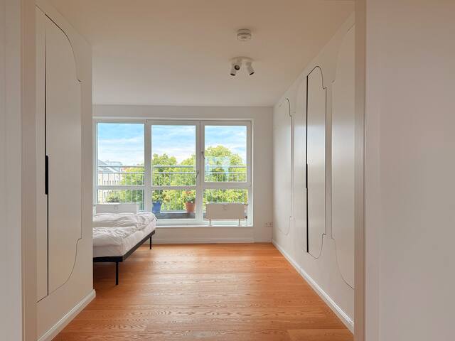 Penthouse with stunning view gallery image 4