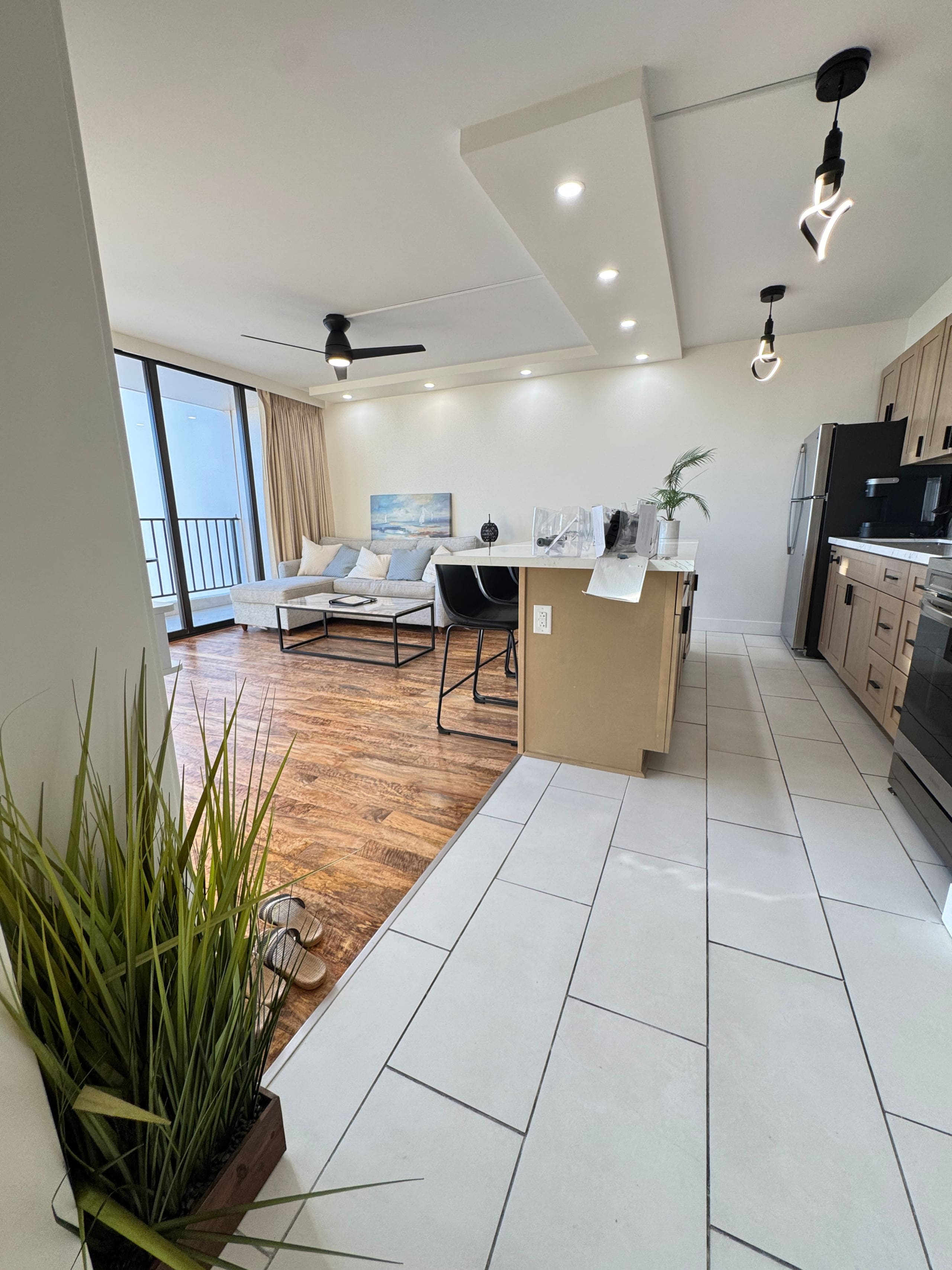 37FL-Upgrade 1BR-Ocean View Full Kitchen w/Parking - Image 1