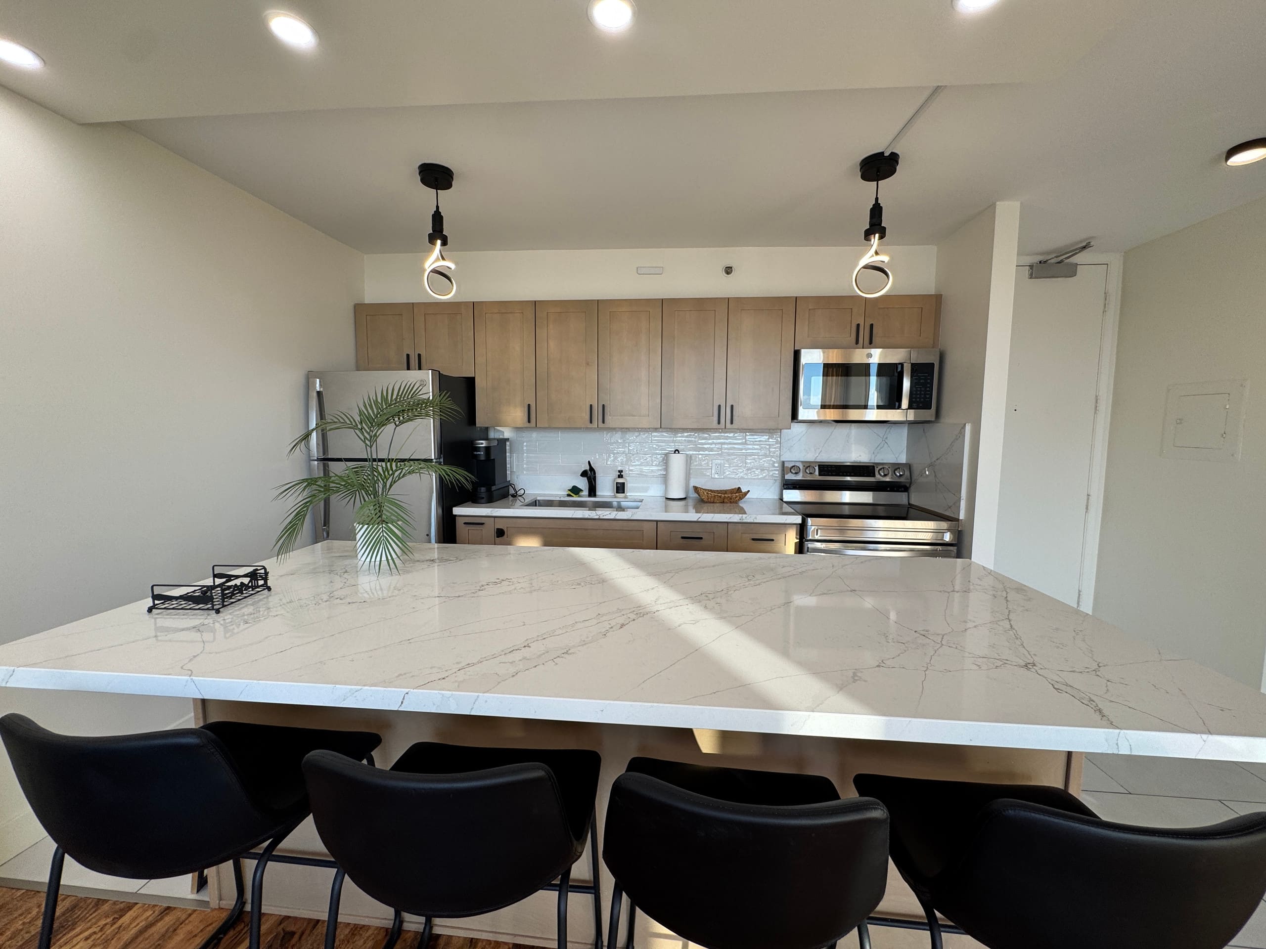 37FL-Upgrade 1BR-Ocean View Full Kitchen w/Parking - Image 9