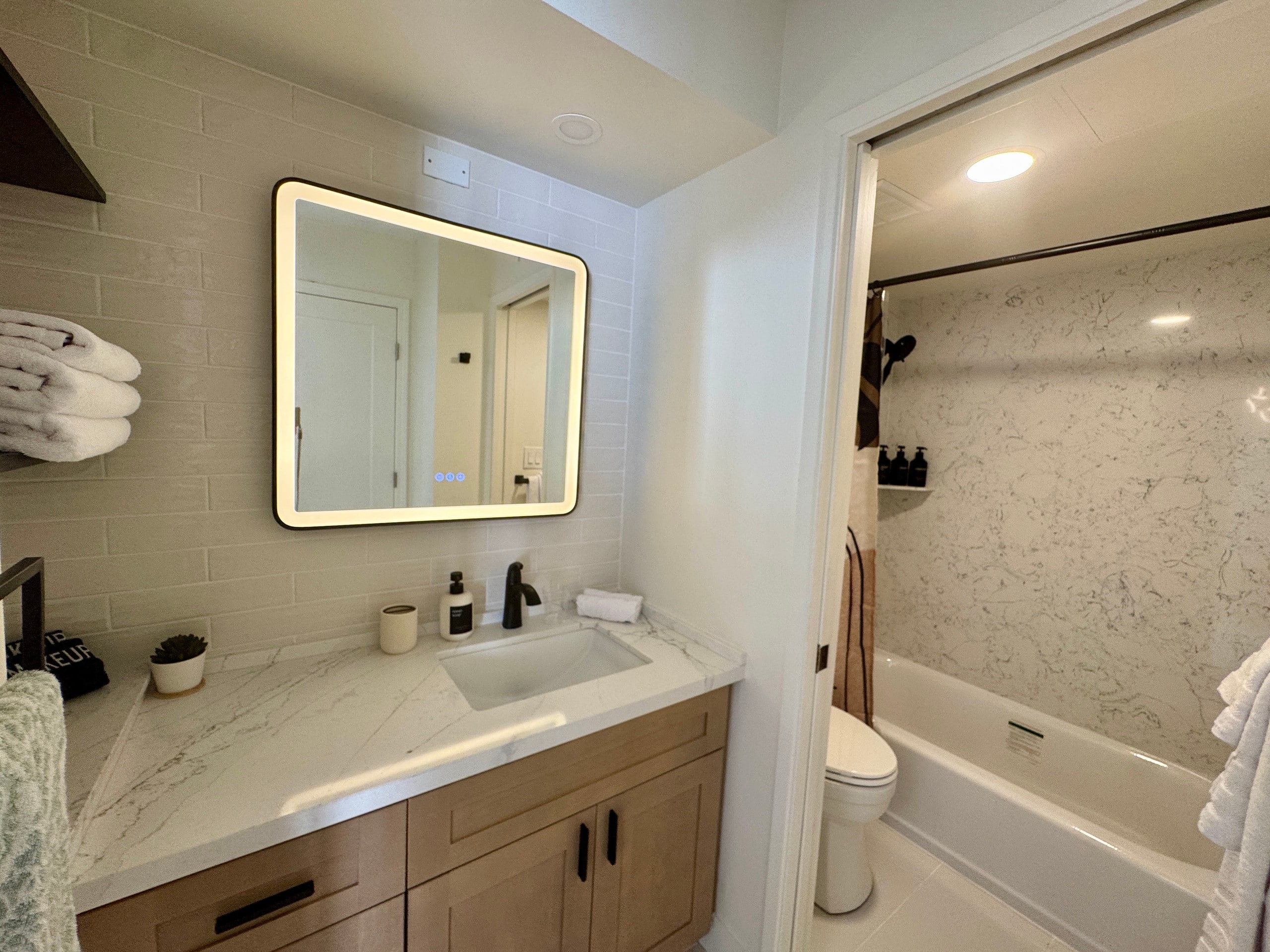 37FL-Upgrade 1BR-Ocean View Full Kitchen w/Parking - Image 20