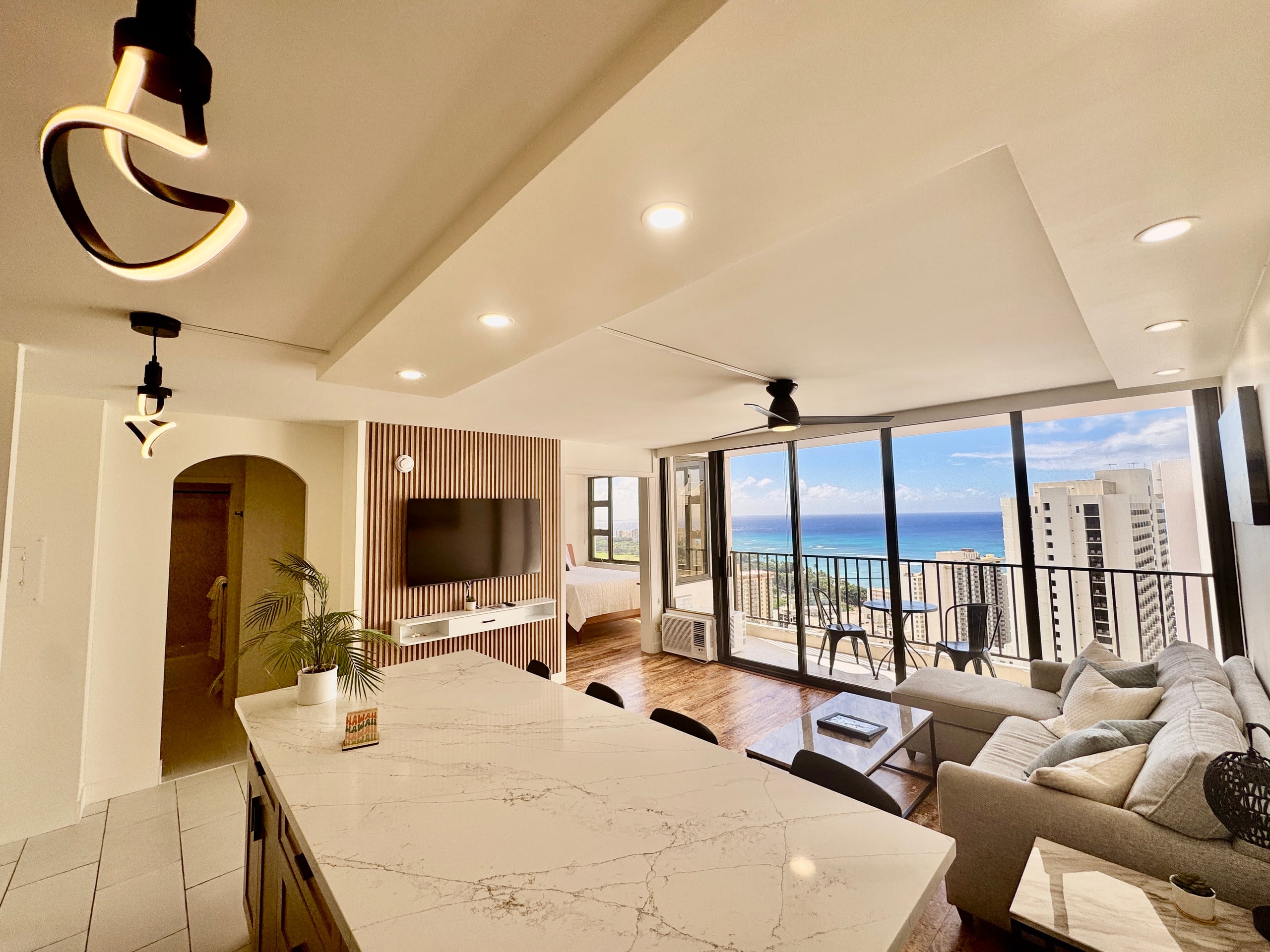 37FL-Upgrade 1BR-Ocean View Full Kitchen w/Parking - Image 3