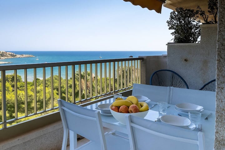 Beachfront · Seaview · Pool & Beach · Best Stay - Salou