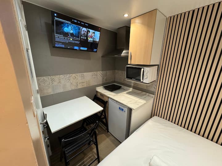 1 Estudio Con Baño Privado Frente Al Metro H12-1 - El Prat de Llobregat
