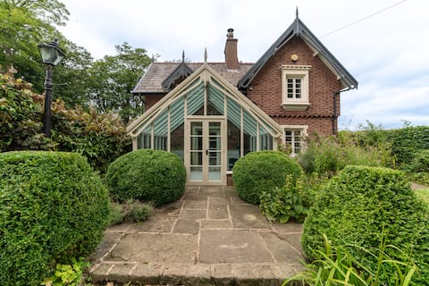 Luxury Retreat | Hot Tub | Games Room | Nr Lytham