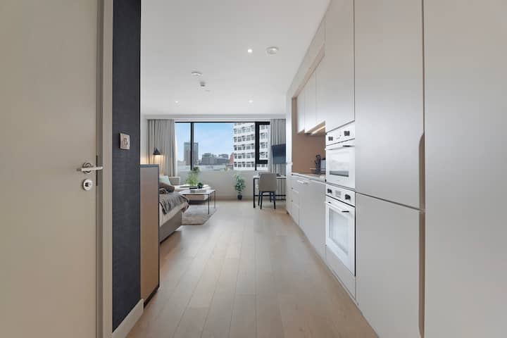 Amazing Location For Couples With Gym And Pool - Manchester