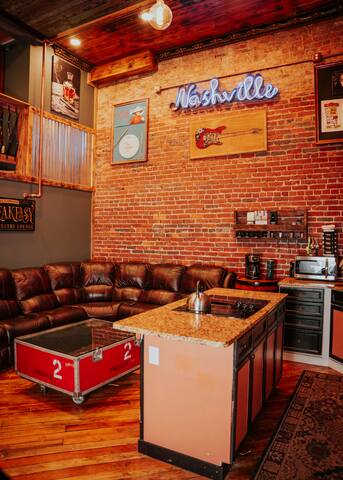 The Law Suites: Walk to Broadway gallery image 3