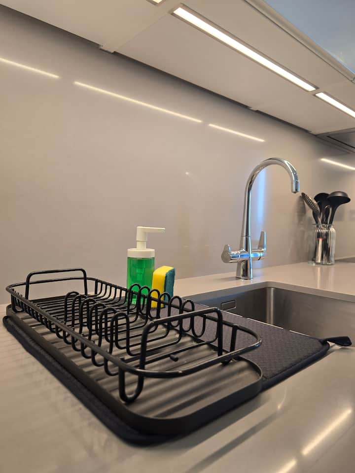 New! Luxury Complex | Central | Pool Access |4 Ppl - Gibilterra