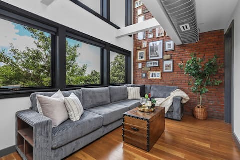 Popular Airbnb listing: 3BR3Bth Penthouse 4 Parking Spaces/TD/MIT/Harvard in Somerville