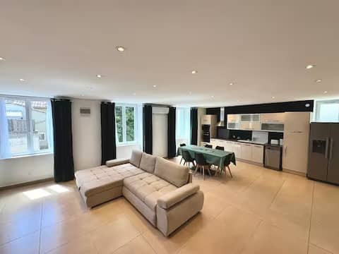 Top Airbnb: La Fontaine Apartment - Nîmes à Nîmes