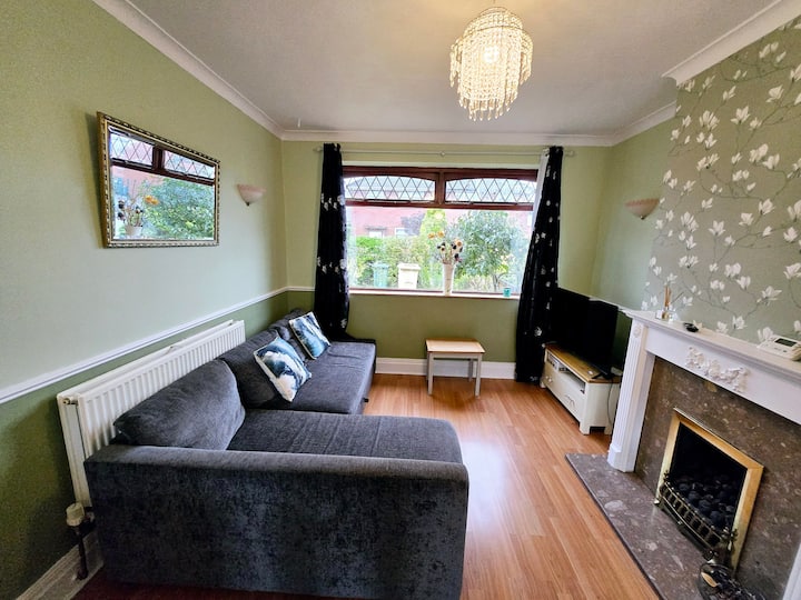 Convenient Location With Private Driveway - Bury