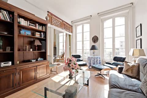 Successful Airbnb property: Magnificent 4 guests flat - Heart of Saint-Honore in Paris 1er Arrondissement