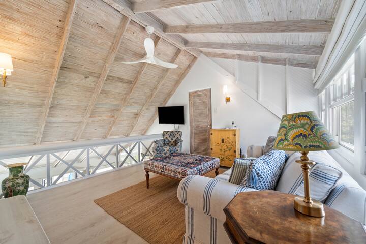 Polo View – 5 Bdrm Luxury Villa