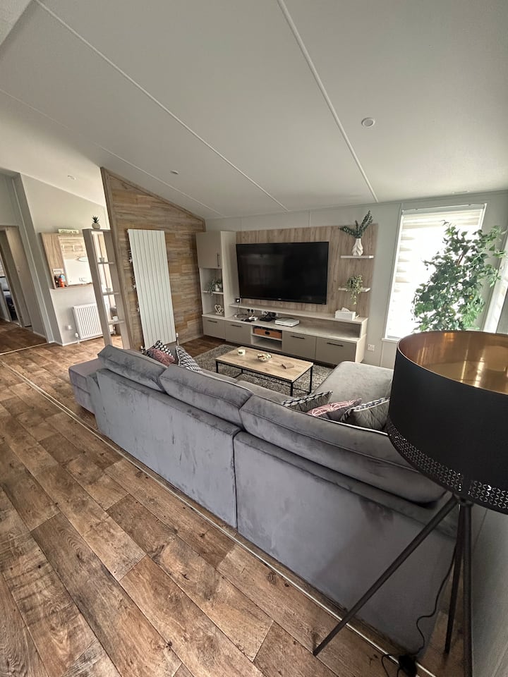 Mable Hot Tub Lodge - Woodhall Spa