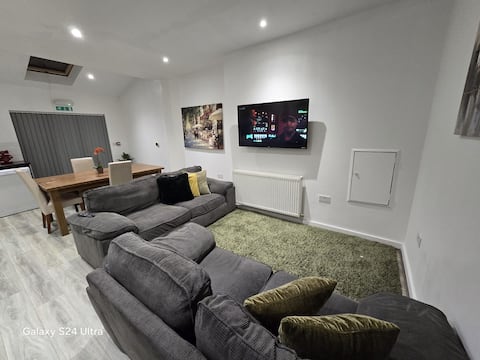 House in Kensington for 16 guests