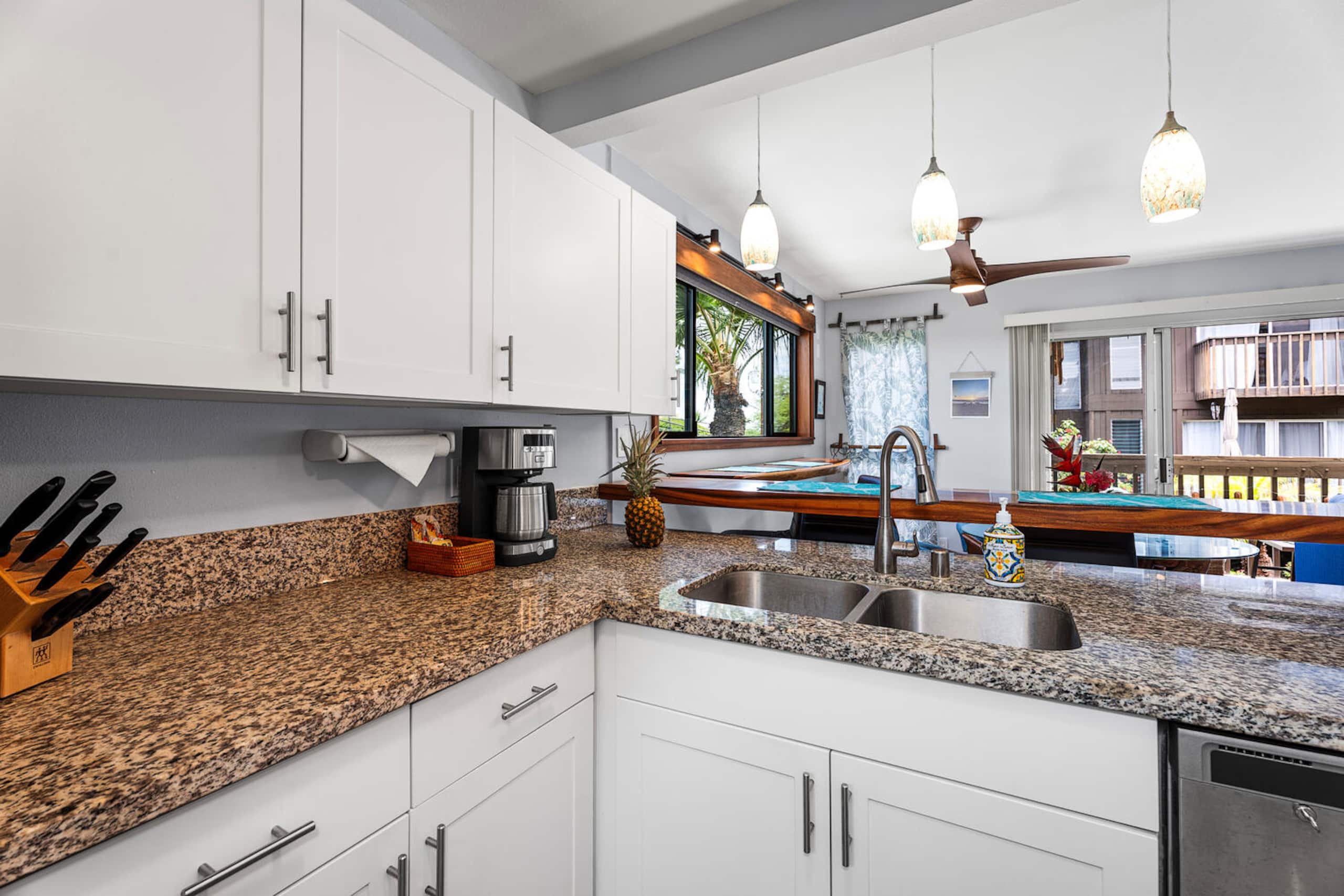Townhouse in Kailua-Kona · ★4.95 · 1 bedroom · 2 beds · 1.5 baths - Image 8