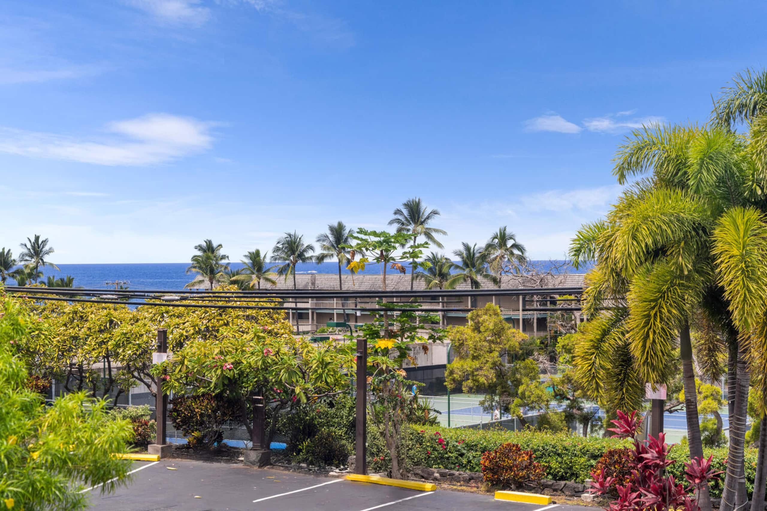 Townhouse in Kailua-Kona · ★4.95 · 1 bedroom · 2 beds · 1.5 baths - Image 31