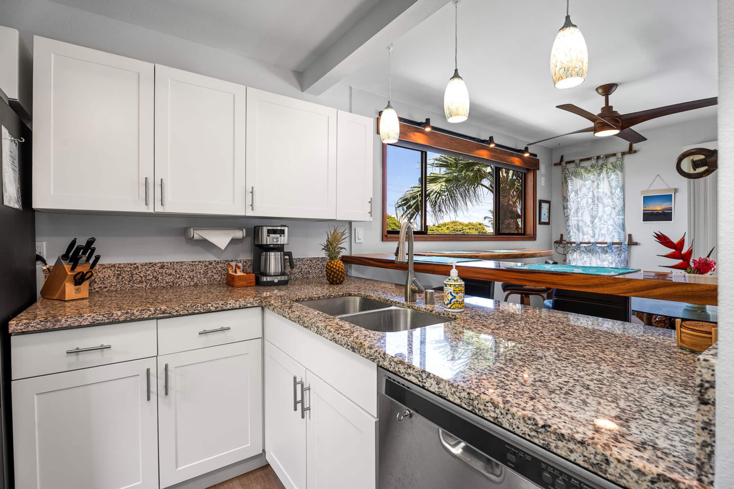 Townhouse in Kailua-Kona · ★4.95 · 1 bedroom · 2 beds · 1.5 baths - Image 6