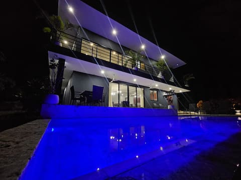 House with infinity pool Bagaces