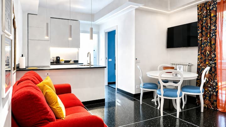 مساحة مفتوحة مشرقة وعصرية التصميم مع مطبخ مجهز ومنطقة طعام تتسع لما يصل إلى 6 أشخاص وسرير أريكة مريح. مسكن مريح وعملي، مثالي للاسترخاء بعد يوم على الشاطئ في بولياسكو.
مكيف هواء وستائر تعتيم وواي فاي.
