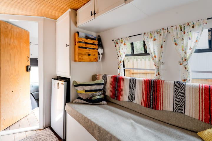 Camper Bus W/hot Tub & Deck - Ashford, WA