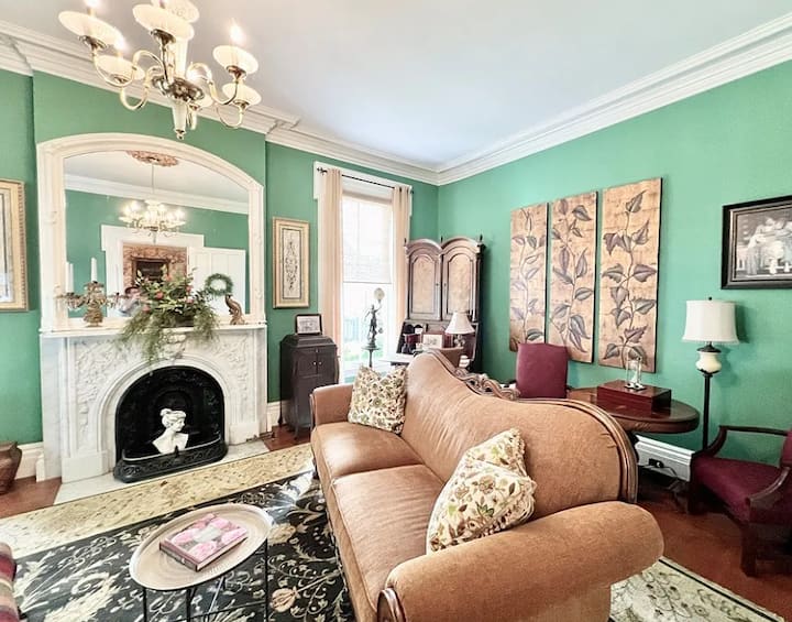 The Belvedere Inn Bed & Breakfast* Bluebell Suite - Oswego, NY