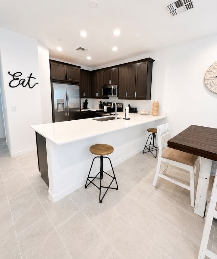 Gilbert Retreat.
Pool & Pets Welcome.
Ev Outlet. - Gilbert, AZ