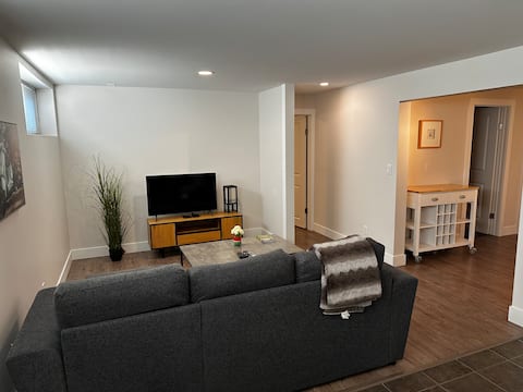 Top Airbnb: A Quiet nest in Old Glenmore! in Kelowna