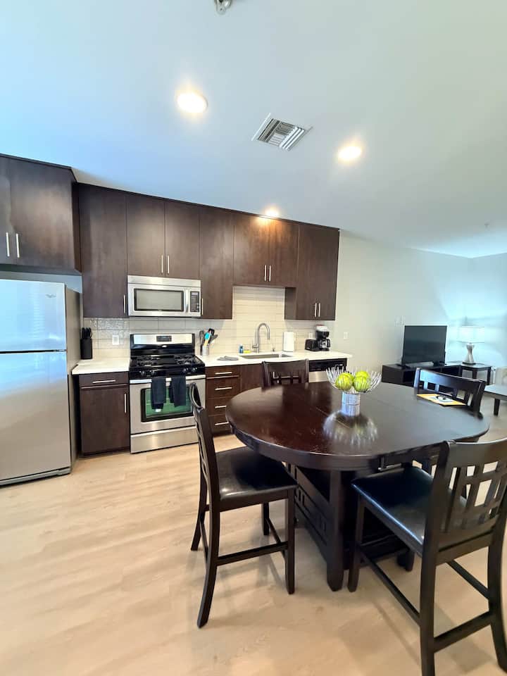 Fully Furnished 1br San Diego W/ Wi-fi • Parking - San Diego