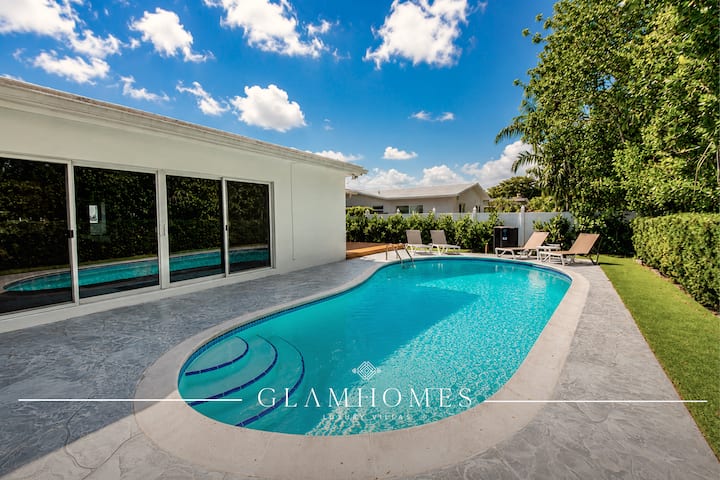 Villa Breeze Heated Pool | Pickleball & Bkb Court - North Miami, FL
