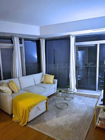 60th Floor-Stunning Lake View (5 Beds +Parking) gallery image 3